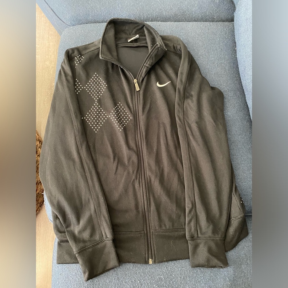 EUC Nike Golf Zip up. Front Pockets. Size Large. Black. See photos.